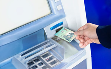 Giao dịch trên ATM ngân hàng thấp kỷ lục