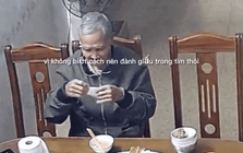 Cháu trai “bắt quả tang” ông nội U70 lén làm 1 việc khi không có ai, tiết lộ sau đó khiến tất cả oà khóc