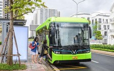 Nhiều hãng bus tại Hà Nội phục vụ hàng triệu lượt khách muốn chuyển sang dùng xe điện VinFast ngay từ tháng 2/2025