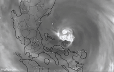 Bão Phượng Hoàng mạnh lên cấp siêu bão giật trên cấp 17, trở thành bão số 14 khi vào Biển Đông