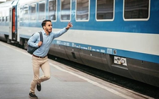 Chuyên gia: Thị trường chịu áp lực ngắn hạn, song cơ hội đầu tư vẫn hiện hữu nhờ nền tảng vĩ mô vững chắc