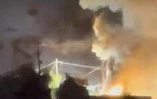 Trụ điện phát nổ, cháy lan sang 4 nhà dân, 1 người bị thương