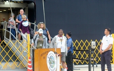 Hai siêu du thuyền hạng sang đưa 3.100 khách du lịch quốc tế đến Quảng Ninh