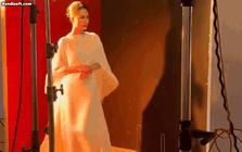 Sốc visual đại mỹ nhân vào vai Hoàng hậu quyền lực nhất Việt Nam, 30 năm nhan sắc không đổi mới đáng nể