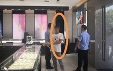 Cậu bé bán 413 cây vàng của nhà lấy 21 tỷ, bo người môi giới 770 triệu, mẹ kiện ra tòa đòi lại - người này đáp: "Đây là khoản tiền hợp pháp"