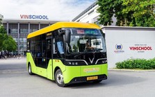 Tỷ phú Phạm Nhật Vượng lần đầu tiên ra mắt xe điện học đường tại Việt Nam, đảm bảo không bỏ sót học sinh