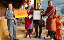 Bầu Hiển tài trợ  học bổng toàn phần cho 10 sinh viên Bhutan tại Đại học Y Hà Nội
