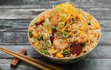 Bệnh viện kích hoạt "luồng ưu tiên" cứu người đàn ông nguy kịch vì ăn cơm rang làm bằng cơm nguội để trong tủ lạnh 2 ngày