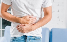 Bị đau bụng, người đàn ông 29 tuổi đi khám bất ngờ phát hiện ung thư, bác sĩ nói: “Ngày nào cũng làm 1 việc sai lầm”