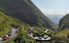 Đường kẹt cứng, khách sạn 'cháy' phòng mùa hoa tam giác mạch