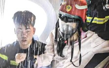 Ngôi nhà 7 tầng cháy ở Hà Nội, cảnh sát kịp thời giải cứu một phụ nữ mắc kẹt