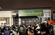 Vật vã thức xuyên đêm chờ nộp hồ sơ mua nhà xã hội ở Hà Nội