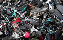 Cận cảnh hàng nghìn phương tiện chất đống trong 'nghĩa địa' xe vi phạm ở Hà Nội