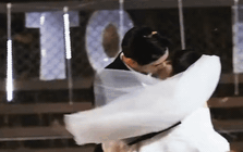 Màn cầu hôn đang viral khắp Trung Quốc: Nhà trai là nam thần học đường cao 1m90, nhà gái ngoan xinh yêu nhất trên đời