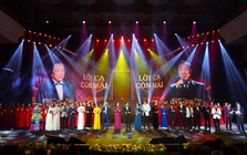 Khán giả vỡ òa khi chứng kiến sự “xuất hiện” của cố GS.NSND Trung Kiên cùng các thế hệ học trò trên sân khấu