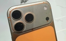 Sự thật iPhone 17 Pro Max “bay màu” sau khi lau bằng khăn ướt
