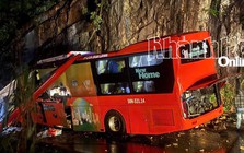 Hiện trường vụ sạt lở núi đè lên xe khách Phương Trang khiến 6 người chết, 16 người bị thương