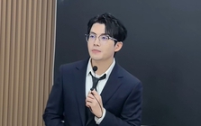 Giảng viên Học viện Kinh tế đối ngoại đẹp tựa nam thần, hát hay như ca sĩ, xem 100 lần vẫn chưa thấy đủ