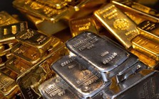 Vàng, bạc đồng loạt giảm, chuyên gia nói gì?