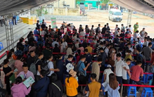 Hàng trăm khách thức đêm chờ mua NƠXH, chủ đầu tư bất ngờ đổi 'chiến thuật'