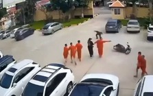 Phạm nhân chĩa súng bỏ trốn ngay trước tòa án ở Campuchia