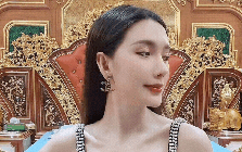 "Ngân Collagen lì đòn?"