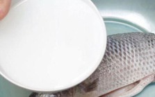 Bát nước này là "kẻ thù" của mùi tanh: Ngâm cá vào, tanh mấy cũng biến mất, thịt mềm ngọt bất ngờ