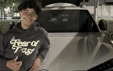 Ronaldo tặng con trai 15 tuổi siêu xe Lamborghini hơn 7 tỷ