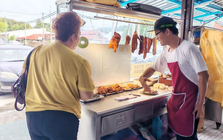 Bán nhà được 3 tỷ về quê mở nhà hàng, người đàn ông ôm mặt khóc: “Tôi đã tự hại mình rồi”