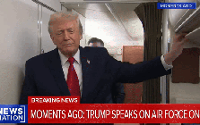 Ông Trump bị cửa nhà vệ sinh va vào người trên chuyên cơ Air Force One