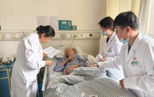 Người phụ nữ 67 tuổi tử vong sau khi ngâm chân vào buổi tối, bác sĩ chỉ ra: “Tuổi càng cao càng phải chú ý điều này!”