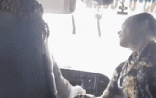 Clip tài xế bị khách đánh sau lời nhắc "nhanh lên để xe chạy": Quyết định của người nhà