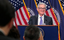 Fed phát tín hiệu hãm phanh cắt giảm lãi suất, vì sao thị trường chứng khoán vẫn tăng điểm?