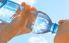 Nước đóng chai không 'tinh khiết' như bạn nghĩ, nước máy sạch hơn rất nhiều - có bằng chứng khoa học hẳn hoi