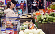 Gồng sức kìm giữ giá cả hàng hóa