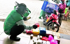 Chuyển khoản 145k cho shipper, người đàn ông nhận thông báo kích hoạt bảo hiểm tự động, tài khoản bị trừ 3,5 triệu/tháng