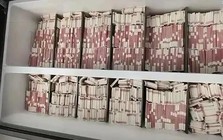 Phát hiện 6kg vàng và hơn 149 tỷ đồng tiền mặt nằm vương vãi trong biệt thự của người đàn ông chỉ tốt nghiệp hết cấp 2