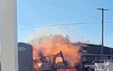 Cận cảnh khoảnh khắc cả ngôi nhà nổ tung thành từng mảnh: Nguyên nhân rất quen thuộc