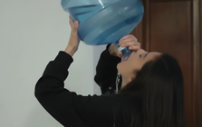 Đến giờ tôi mới biết uống nước theo 7 kiểu này đang “phá thận”, trước giờ cứ tưởng uống càng nhiều càng tốt!