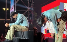 Đen Vâu buồn rầu, cúi gập người