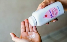 Hãng Johnson & Johnson bị buộc bồi thường 40 triệu USD trong vụ kiện phấn rôm gây ung thư
