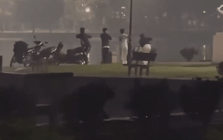 Khách Ấn Độ sang Việt Nam du lịch gặp cảnh "rùng mình" lúc 1h sáng ở công viên Thống Nhất