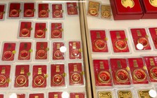 Có nên bán 5 cây vàng chốt lời để gửi tiết kiệm hưởng lãi suất 8%/năm?