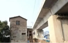 Chủ ngôi nhà 3 tầng từ chối nhận bồi thường, tuyên bố "không nhận được số tiền gấp 4 thì không di dời” và cái kết