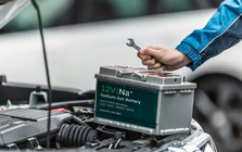 Mỹ công bố đột phá mới gây sốc về pin xe điện: Tuổi thọ gấp 10 lần pin truyển thống, ứng dụng từ xe máy đến xe bus điện