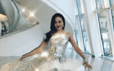 Một sao nữ được bạn trai thiếu gia đập tiền 3.400 tỷ nâng đỡ, đến Dương Mịch cũng bị bắt phải "làm nền"