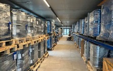 Phát hiện căn hầm chứa hàng trăm thùng phi lớn đựng hơn 300 tấn ‘kho báu’ cả thế giới thèm khát, tường dày cả gang, cửa nặng 4 tấn, camera an ninh hoạt động 24/7, nội bất xuất ngoại bất nhập