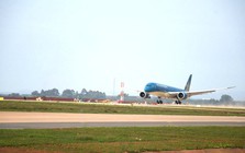 CLIP: Cận cảnh máy bay Boeing 787 vừa đáp xuống sân bay Long Thành