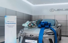 Một công ty thưởng xe Lexus cuối năm cho nhân viên