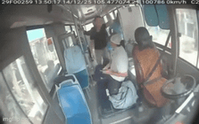 Vừa đánh tài xế xe buýt, người đàn ông vừa nói đã từng đi tù một lần, đi thêm cũng không sao